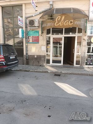 Магазин/офис под наем - 39 кв.м, център