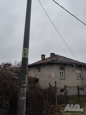 Продавам двуетажна къща