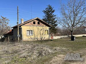 Публична продан от ЧСИ на Парцел с къща в с. Горна Митрополия с. Горна Митрополия, общ. Долна Митроп..