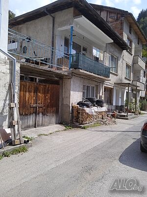 Публична продан от ЧСИ на Етаж от къща в гр. Девин 1/15 ид. ч. от имот в гр. Девин, кв. Настан, ул. ..