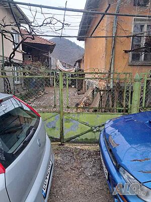 Публична продан от ЧСИ на Парцел с къща в с. Врачеш ул. Хан Аспарух 12