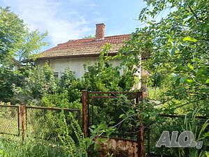 Публична продан от ЧСИ на Парцел с къща в с. Разделна село Разделна