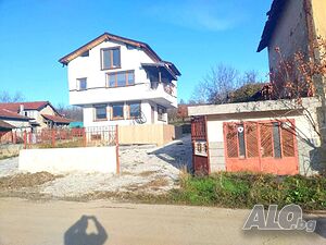 Публична продан от ЧСИ на Парцел с къща в с. Голец ул. ”Васил Левски” № 34
