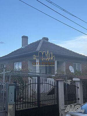 Двуетажна къща с двор в с. Дюлево