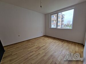 Тристаен апартамент за продажба находящ се в кв. Еленово на гр. Благоевград.