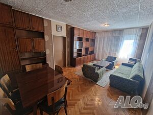 Продава се многостаен апартамент с отлична локация - в самия център на гр. Благоевград.