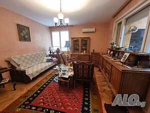 Тристаен апартамент за продажба в идеален център на гр. Благоевград