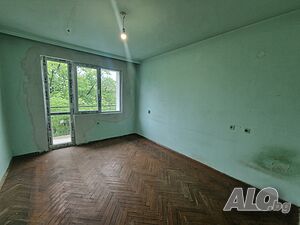 Апартамент за продажба с 4 отделни стаи в топ локация - до полицията и III-то училище, Благоевград