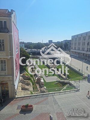 🏛️ Ако искаш да работиш и от бюрото си да виждаш Римския форум на Филипопол...