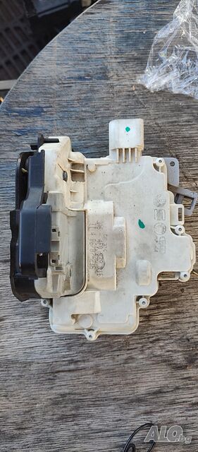 Задна Лява брава Audi A6 4F - 4F0 839 015