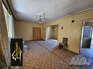 Продавам къща близнак в центъра на гр. Сливница 65000 евро