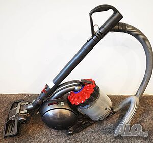 Прахосмукачка DYSON DC28C 1300W работи безупречно
