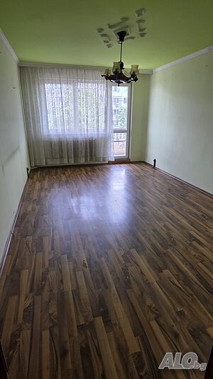 Продава се 3-стаен апартамент, гр. София, Връбница 1