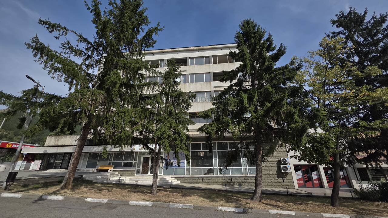 Хотел в гр. Твърдица, обл. Сливен Хотел 2400 кв.м Не е категоризиран 120 легла В строеж Тухла | Хотели, Мотели | Твърдица