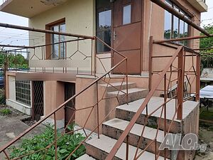 Двуетажна вила - м-т Под манастира