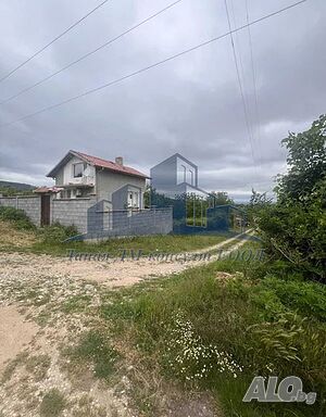 Двуетажна къща 117 кв.м РЗП 1400 кв.м двор