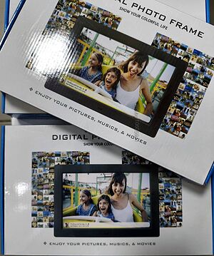 Чисто Нова Мултимедийна Фоторамка ”Every Perfect Moment” (HD Digital Photo Frame) 10 инча, USB, SD..