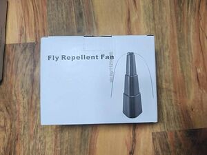 Чисто нов настолен вентилатор против мухи и насекоми Fly Repellent Fan Продавам чисто нов, фабрично
