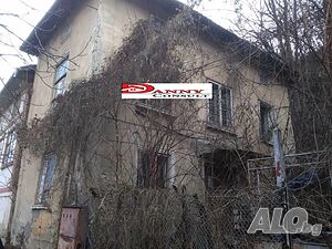 Двуетажна стара къща за продажба в гр. Плачковци