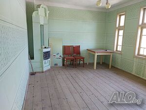 Двуетажна къща за продажба в с. Пчелище