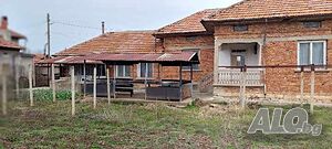 Едноетажна къща с двор в с. Павел