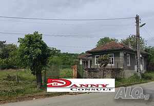 Едноетажна къща за продажба в с. Родина