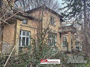 Къща с двор и кладенец в гр. Павликени