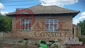 Къща за продажба в с. Кесарево - общ. Стражица