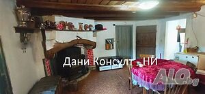 Двуетажна къща в с. Тодореците