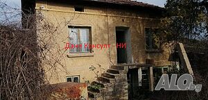 Стара двуетажна къща в с. Дъскот