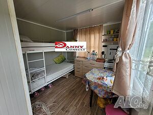 Дворно място с оранжерии в с. Михалци