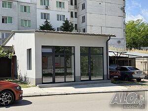 Магазин за продажба с лице към улица
