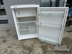 Малък хладилник с камера Miele