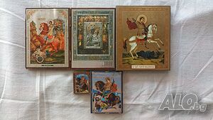 Продавам лот от малки дървени икони