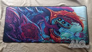 Продавам геймърски пад HyperBeast 90 x 40 см със защитени ръбове