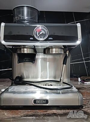 Beem Espresso Grind Profession с вградена мелачка и ръкохватка.