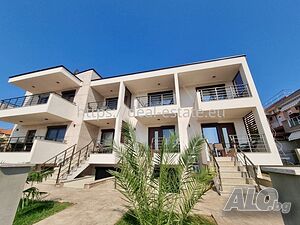 Deal Estate има удоволствието да Ви представи мезонет тип къща на крачки от морския бряг в Гърция.