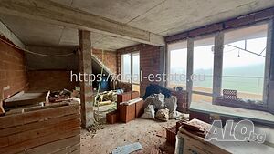 Тристаен апартамент с AKT 16 за продажба в кв. Еленово, гр. Благоевград.