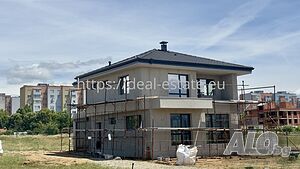 Самостоятелна еднофамилна къща/РЗП252кв.м./двор 480кв.м./гараж