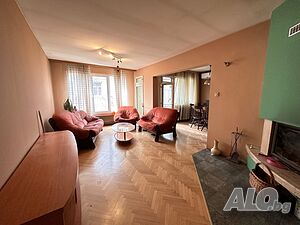Четиристаен апартамент район Център