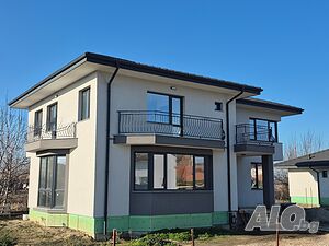 Къща за продажба с АКТ 16 - село Златитрап