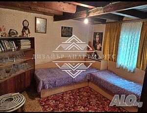 Двуетажна къща 65 кв.м РЗП 2200 кв.м двор