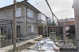 Къща с двор, тихо и спокойно място в близост до Стадион Ботев