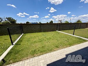 Двуетажна къща с три спални в село Маноле до Пловдив