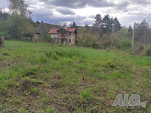 продавам парцел в ”Щъркелово гнездо” до Язовир Искър