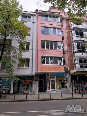 продава апартамент