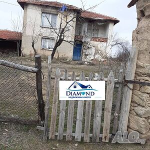 Двуетажна къща в село Българска поляна