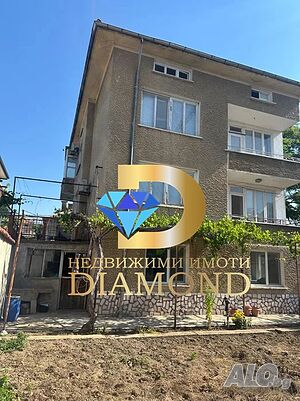Триетажна къща в центъра на гр. Свиленград