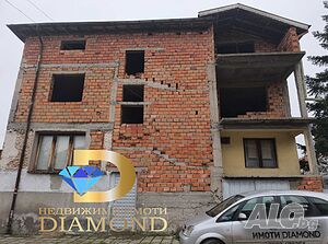 Триетажна къща в гр. Харманли