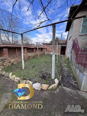 Двуетажна къща в село Медово, обл. Стара Загора